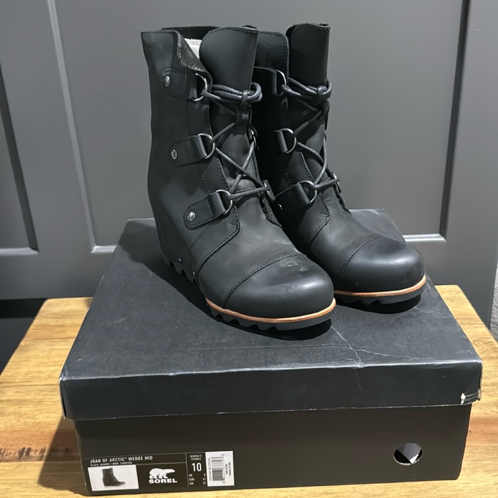 Sorel Joan or Arctic Wedge Mid